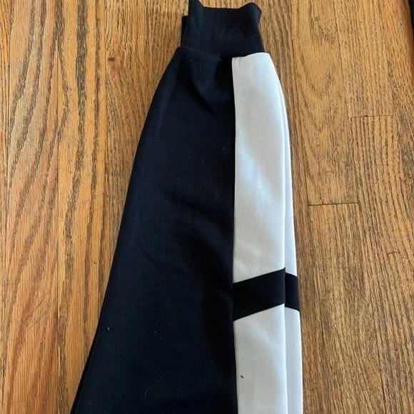 Onzie Sweats - Picture 5 of 7